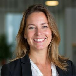 Portrait der Head of Culture & Engagement bei R T Z ASSOCIATES LTD